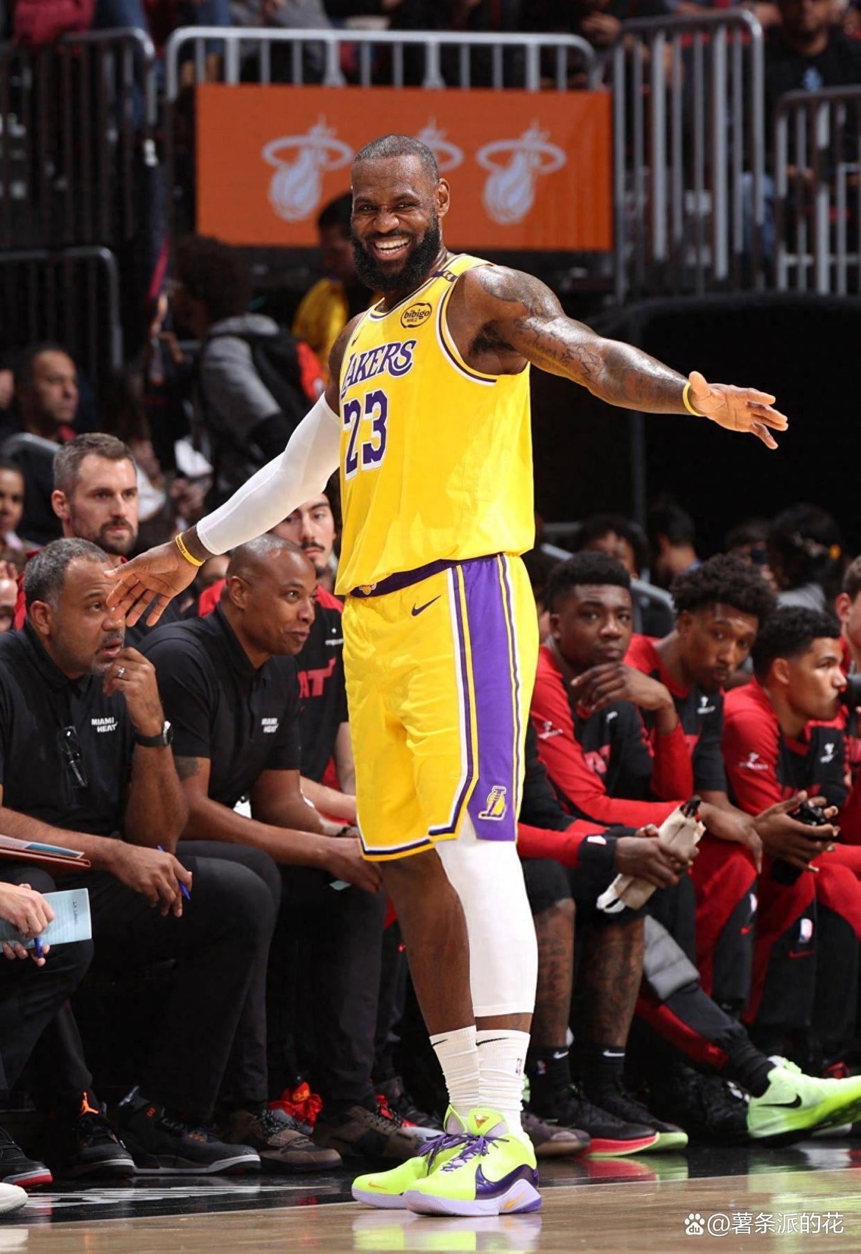 kaiyun sports-包含詹姆斯官方宣布出色防守新规，皇家马德里引发争议！的词条